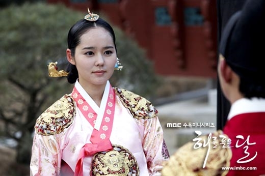 Kim Soo Hyun và Moon Geun Young - Cặp đôi 'kém duyên vô phận' nhất màn ảnh Hàn