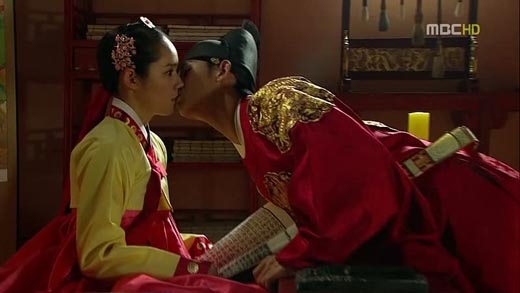 Kim Soo Hyun và Moon Geun Young - Cặp đôi 'kém duyên vô phận' nhất màn ảnh Hàn