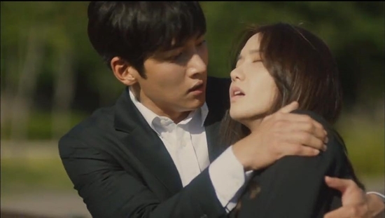 Những cảnh lãng mạn 'đốn tim' fan của Ji Chang Wook và Yoona