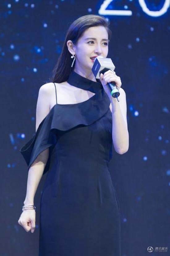 Không phải Lâm Tâm Như, Angela Baby chính là bà bầu giữ phong độ ổn định nhất Cbiz