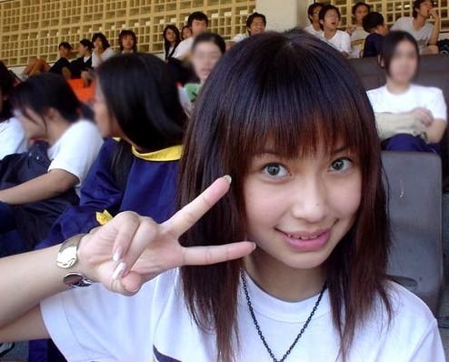 Ngắm bộ ảnh xinh xắn, ưa nhìn từ thời bé xíu của 'bà bầu' AngelaBaby