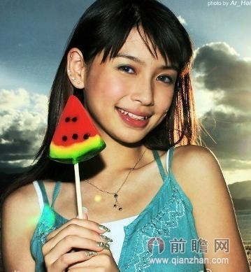Ngắm bộ ảnh xinh xắn, ưa nhìn từ thời bé xíu của 'bà bầu' AngelaBaby