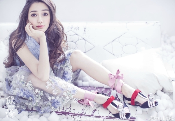 Ngắm bộ ảnh xinh xắn, ưa nhìn từ thời bé xíu của 'bà bầu' AngelaBaby