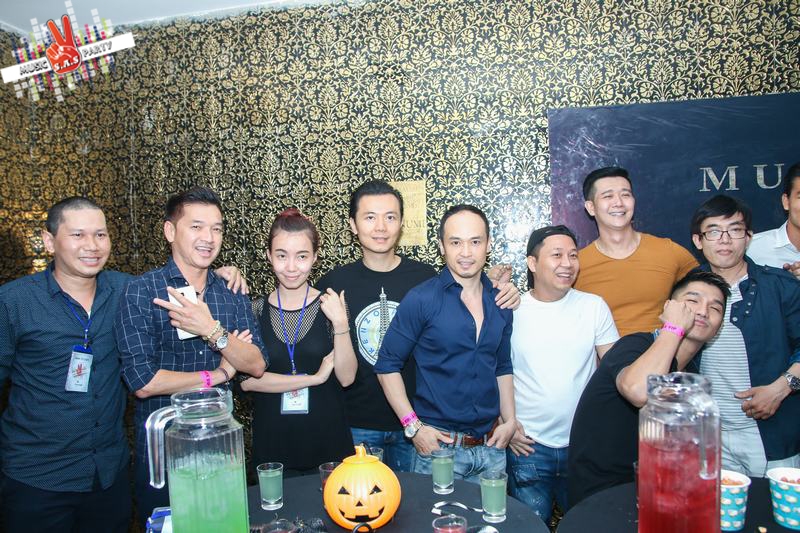 Dàn diễn viên 'Truy sát' tưng bừng đón Halloween