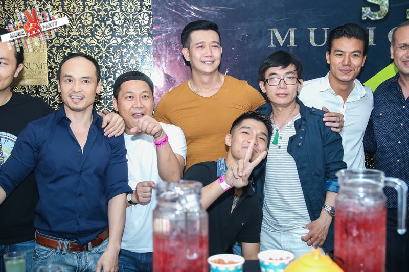 Dàn diễn viên 'Truy sát' tưng bừng đón Halloween