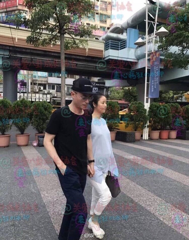 Sao Hoa ngữ khốn đốn vì scandal từ 'trên trời rơi xuống'