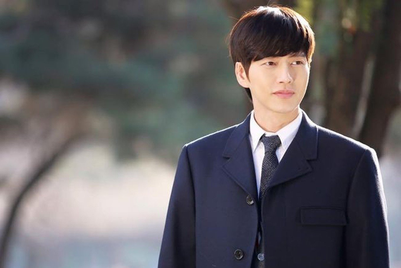 Choáng với bộ sưu tập giày sneaker siêu khủng của 'sunbae' Park Hae Jin