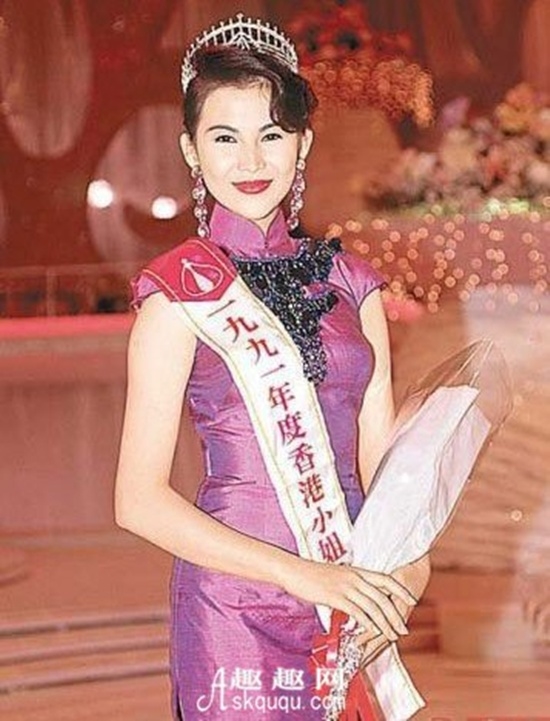 Quá khứ tủi nhục của nàng Á hậu từ mặt mẹ vì bị ép đóng phim cấp 3