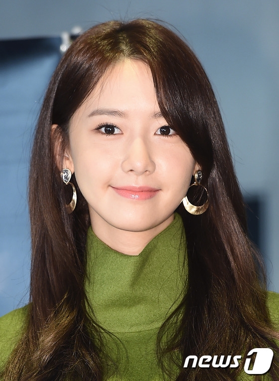 Diện váy ngắn, Yoona (SNSD) lộ chân vòng kiềng bên tài tử Ji Chang Wook