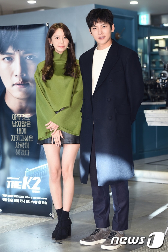 Diện váy ngắn, Yoona (SNSD) lộ chân vòng kiềng bên tài tử Ji Chang Wook