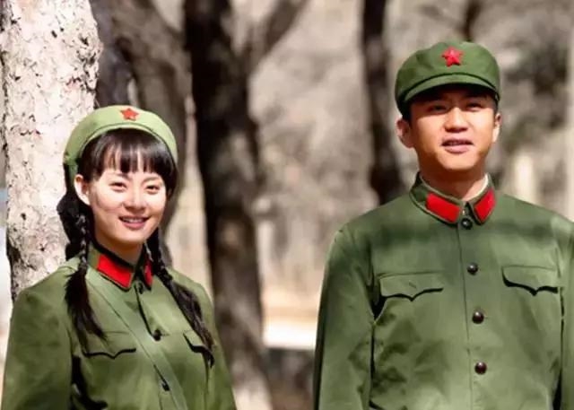 Yêu nhau từ màn ảnh ra ngoài đời, những cặp đôi này đã làm nên định nghĩa 'phim giả tình thật'