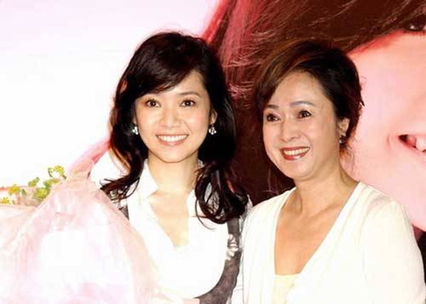 Hóa ra Phạm Băng Băng, Angela Baby... đều thừa hưởng nét đẹp từ mẹ cả