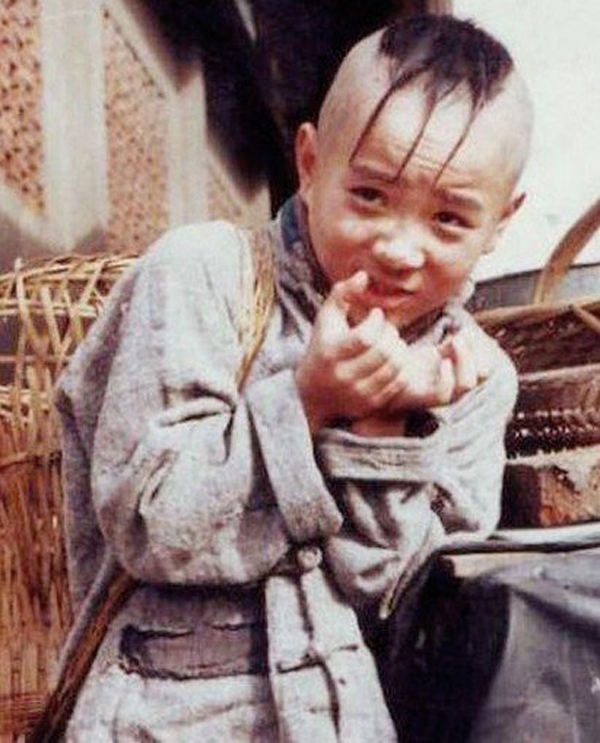 Tài tử 'Tam mao' vui mừng vì tóc mọc lại ở tuổi 29
