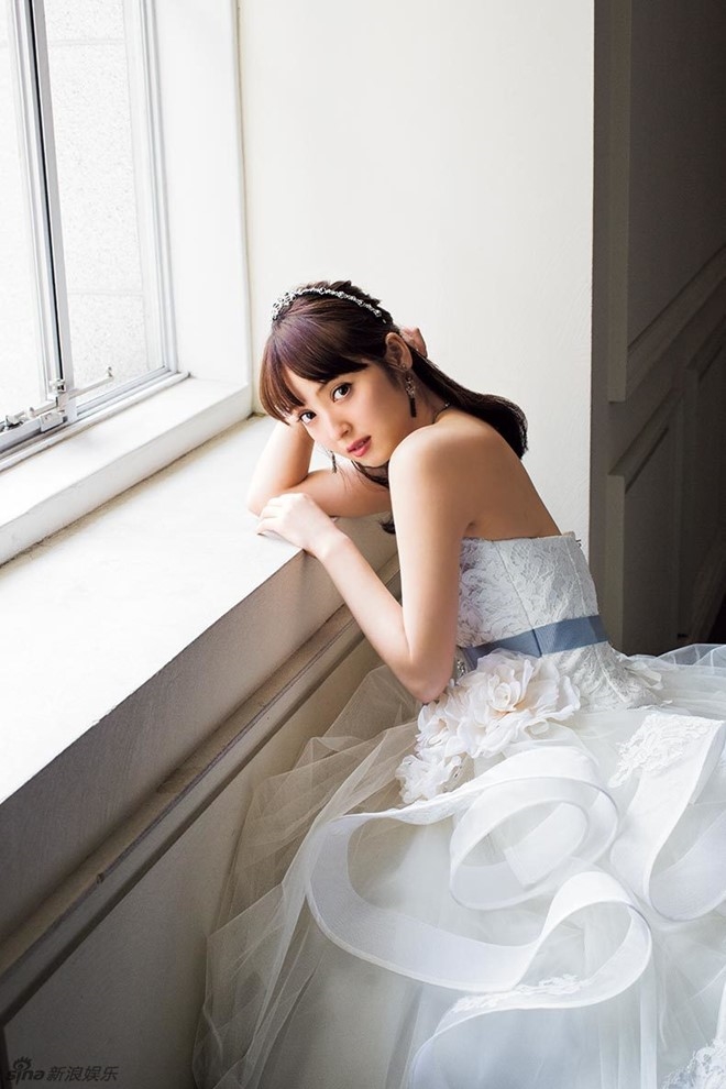Giai nhân đẹp nhất Nhật Bản ngọt ngào trong váy cưới
