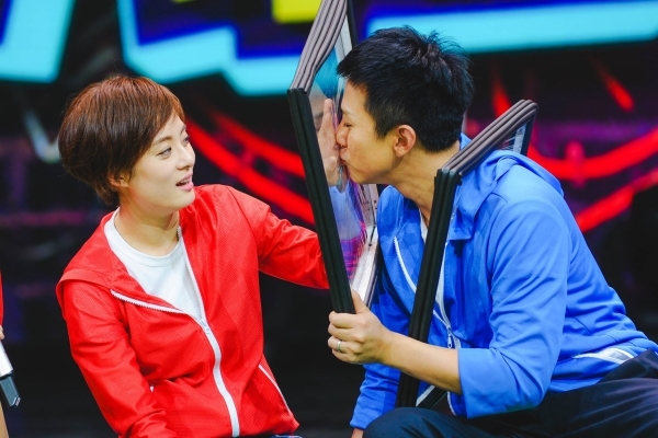 'Nương nương' Tôn Lệ bất ngờ đăng ảnh 'tố' Đặng Siêu phẫu thuật thẩm mỹ