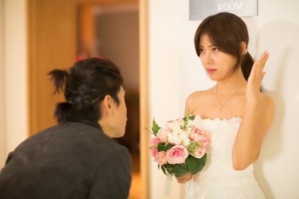 Vẻ quyến rũ 20 năm vẫn vẹn nguyên của 'viên ngọc quý' Ha Ji Won