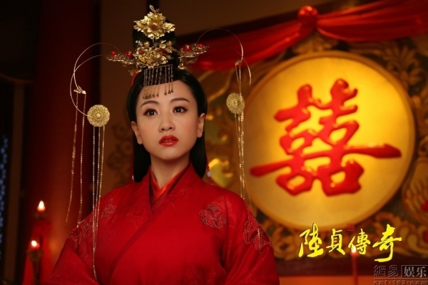 Mỹ nhân Hoa ngữ, người hạnh phúc kẻ u buồn trong trang phục tân nương