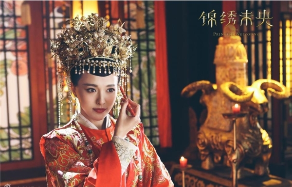 Mỹ nhân Hoa ngữ, người hạnh phúc kẻ u buồn trong trang phục tân nương