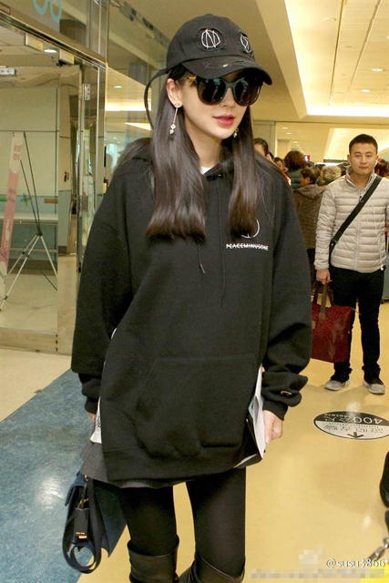 Huỳnh Hiểu Minh xa nhà kiếm tiền cũng không quên dắt AngelaBaby đi cùng