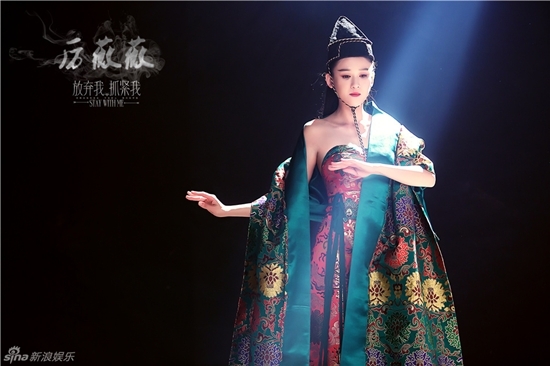 'Nữ thần mặt mộc' Trần Kiều Ân lần nữa tái hiện hình ảnh Đông Phương Bất Bại