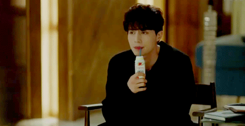 Những khoảnh khắc siêu đáng yêu của 'yêu tinh' Gong Yoo và 'thần chết' Lee Dong Wook