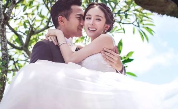 Lưu Khải Uy tiều tụy, cô độc sau scandal ngoại tình với Vương Âu