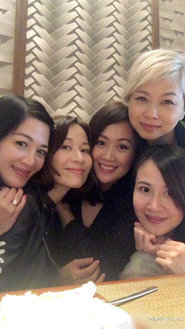 5 cô vợ của 'Vi Tiểu Bảo' Trần Tiểu Xuân hội ngộ khiến fan dậy sóng