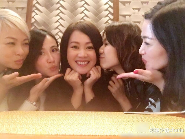 5 cô vợ của 'Vi Tiểu Bảo' Trần Tiểu Xuân hội ngộ khiến fan dậy sóng