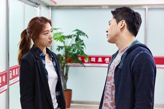 Phim ăn khách nhất xứ Hàn của Park Shin Hye và D.O (EXO) tấn công màn ảnh Việt