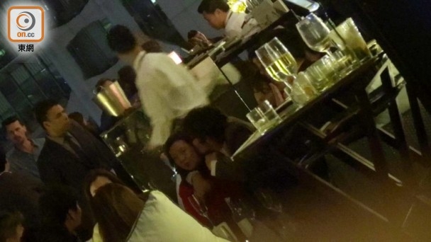 lee min jung: co vo giau duc hy sinh hay vo cung ngoc nghech cua showbiz han? - 8