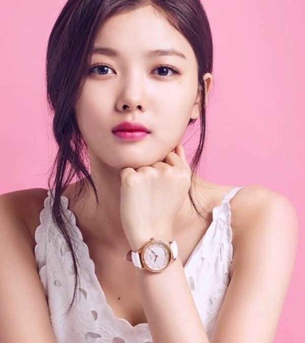 Tạo hình cổ trang 'không thể không yêu' của 'Em gái quốc dân' Kim Yoo Jung