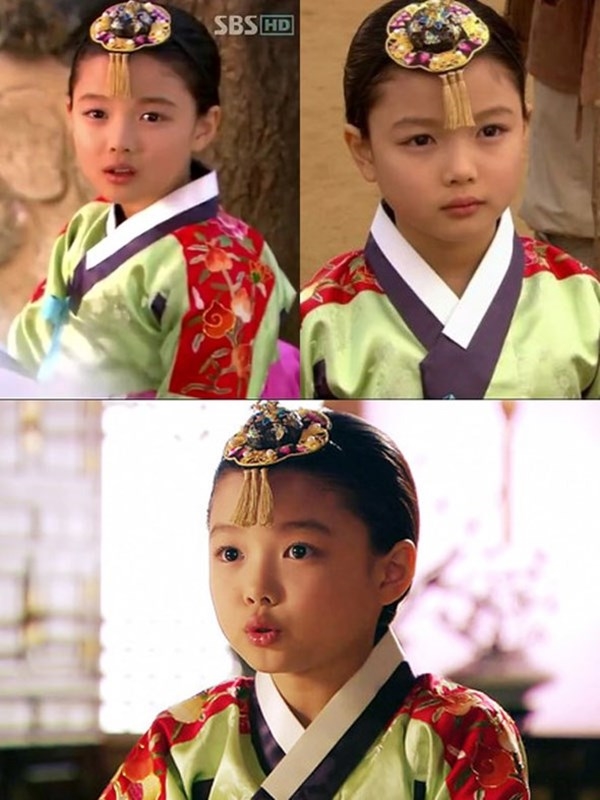 Tạo hình cổ trang 'không thể không yêu' của 'Em gái quốc dân' Kim Yoo Jung