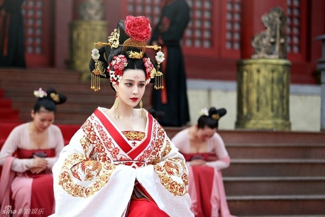 Những bà hoàng cổ trang quyền lực nhất màn ảnh Hoa - Hàn