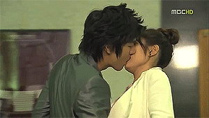 7 nụ hôn 'đốt cháy màn ảnh' của Lee Min Ho