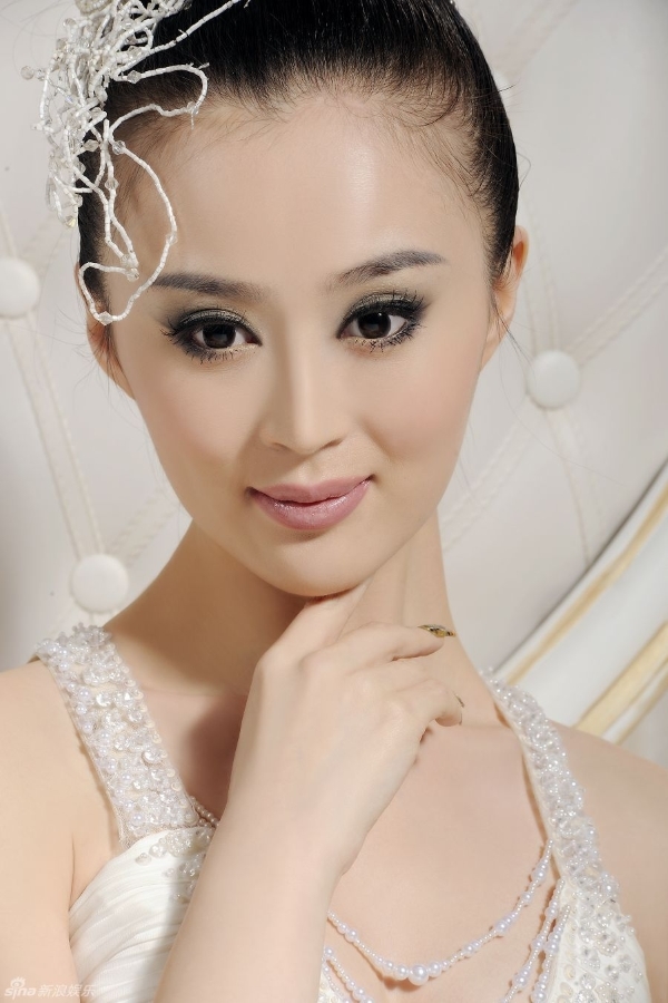 Những mỹ nhân có chống lưng khủng vẫn trầy trật vì không nổi tiếng được