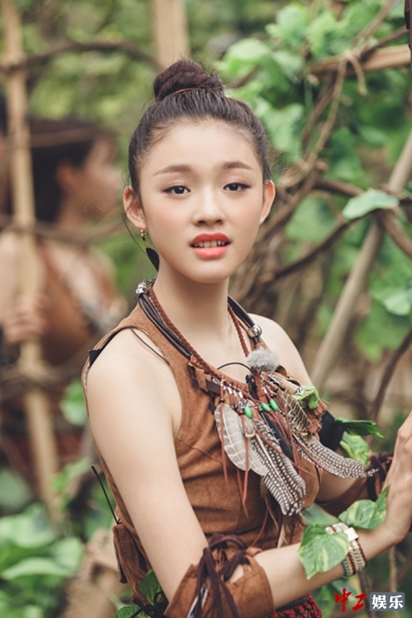 'Mỹ nhân ngư' Lâm Doãn gây sốc vì khuôn mặt thay đổi chỉ trong 1 tuần
