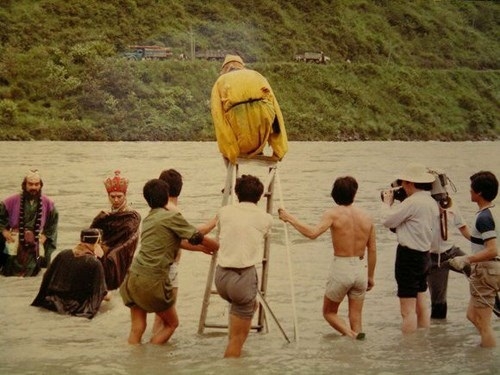 Ngắm những hình ảnh về thời quay phim thiếu thốn của Tây Du Ký 1986 - Ảnh 1 Ngắm những hình ảnh về thời quay phim thiếu thốn của Tây Du Ký 1986 - Ảnh 1