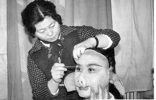 Ngắm những hình ảnh về thời quay phim thiếu thốn của Tây Du Ký 1986 - Ảnh 11 Ngắm những hình ảnh về thời quay phim thiếu thốn của Tây Du Ký 1986 - Ảnh 11