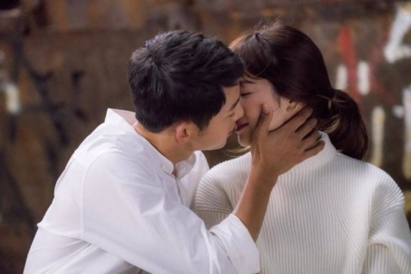 Những nụ hôn khiến khán giả 'phát sốt' trên màn ảnh Hàn 2016