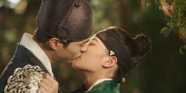 Những nụ hôn khiến khán giả 'phát sốt' trên màn ảnh Hàn 2016
