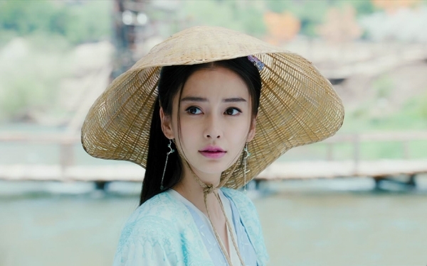 Bầu bì vẫn cưỡi ngựa đóng phim, AngelaBaby khiến mọi người phải hết hồn