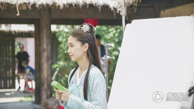 Bầu bì vẫn cưỡi ngựa đóng phim, AngelaBaby khiến mọi người phải hết hồn