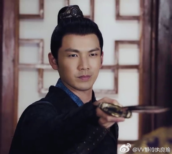 Sau Hà Dĩ Thâm, 'Vương gia' Chung Hán Lương lại khiến fan phát cuồng