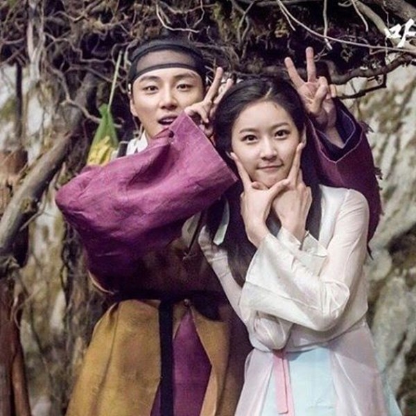 Hành trình từ sao nhí đến thiếu nữ vạn người mê của Kim Sae Ron