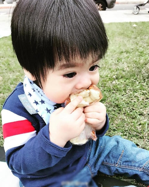 Lần đầu đi dã ngoại, cặp sinh đôi nhà Lâm Chí Dĩnh cười tít mắt