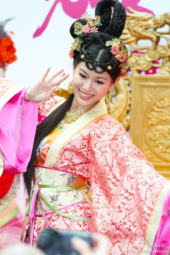 Nếu không muốn thành 'thảm họa', 3 mỹ nhân này nên tránh xa phim cổ trang