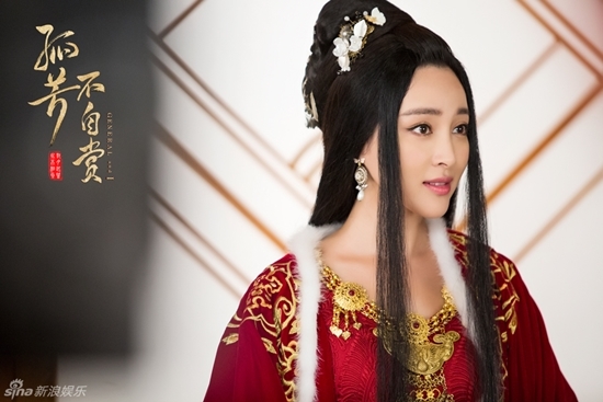 Ngắm nhan sắc mỹ nhân đang khiến Angela Baby phải dè chừng