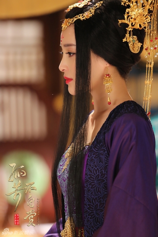 Ngắm nhan sắc mỹ nhân đang khiến Angela Baby phải dè chừng