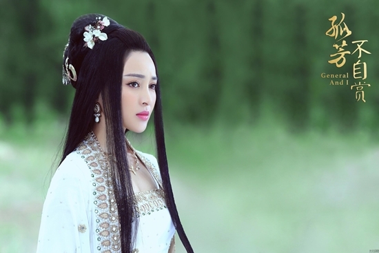 Ngắm nhan sắc mỹ nhân đang khiến Angela Baby phải dè chừng
