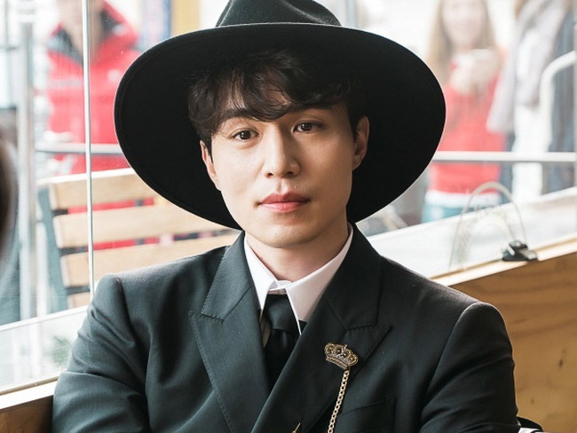 Thật không ngờ 'thần chết' Lee Dong Wook lại giàu đến thế này